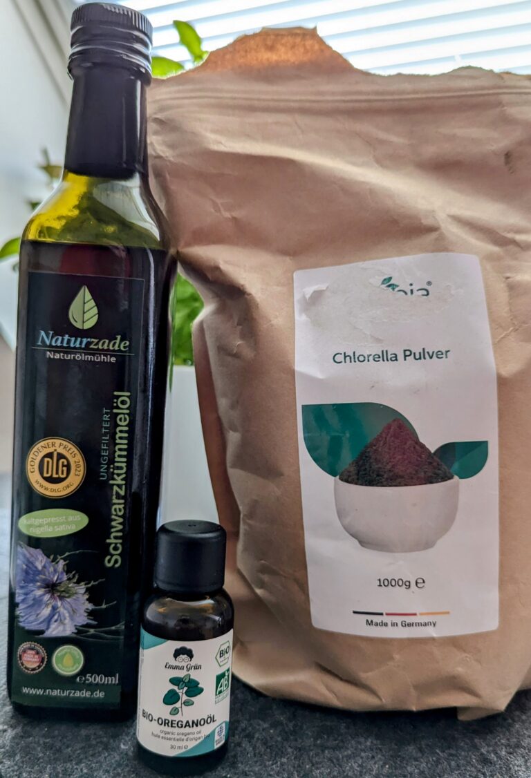 Chlorella, Schwarzkümmelöl und Oreganoöl - die perfekte Entgiftung für deine Leber.