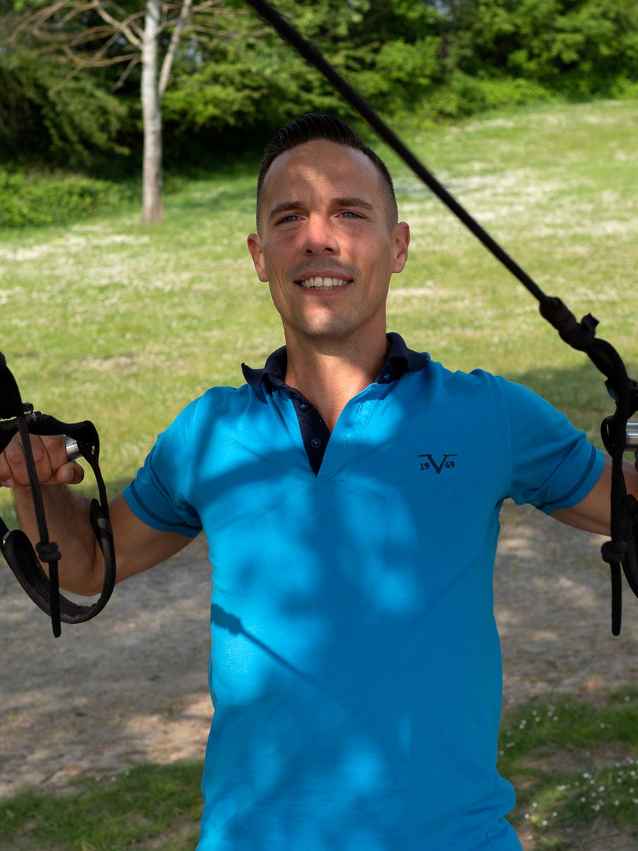 Christian Roller beim Training mit dem Schlingentrainer