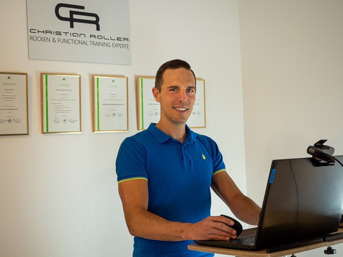 Christian Roller im Online-Coaching am Laptop