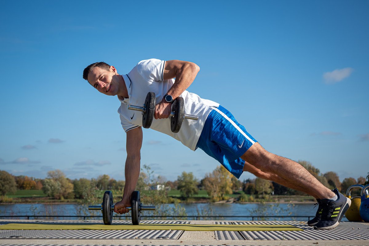 Christian Roller beim Krafttraining mit Kurzhanteln