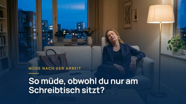 Müde nach der Arbeit: Frau sitzt abends im Blazer erschöpft auf dem Sofa, die Augen geschlossen